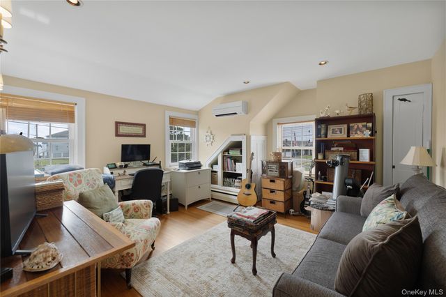 1 Dewey Avenue, Amityville, NY 11701