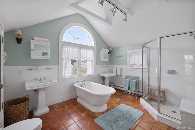 1 Dewey Avenue, Amityville, NY 11701