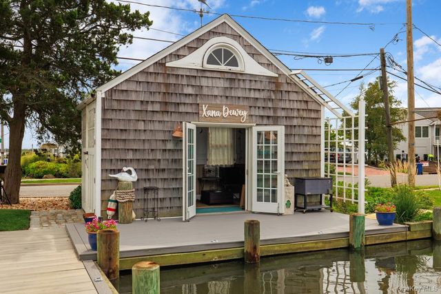 1 Dewey Avenue, Amityville, NY 11701