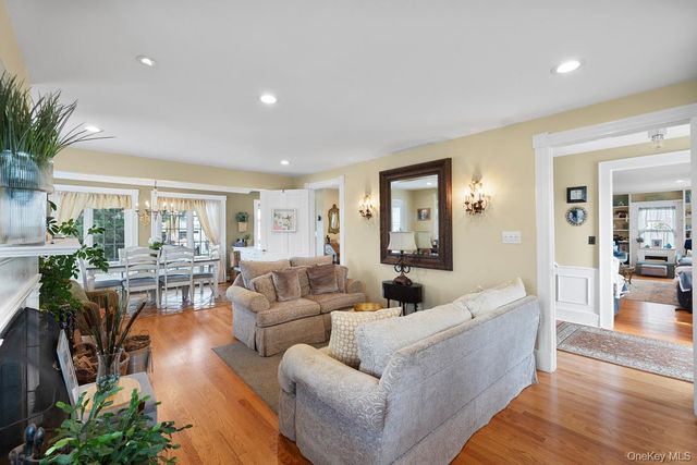 1 Dewey Avenue, Amityville, NY 11701