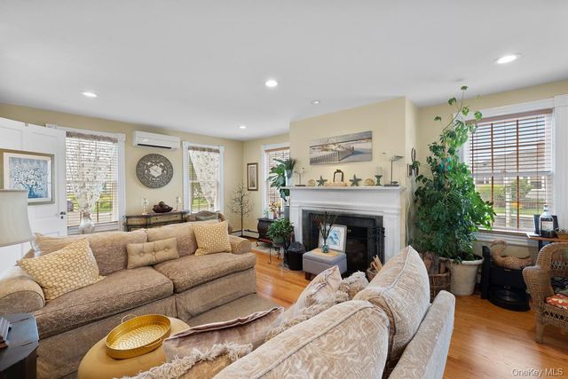1 Dewey Avenue, Amityville, NY 11701