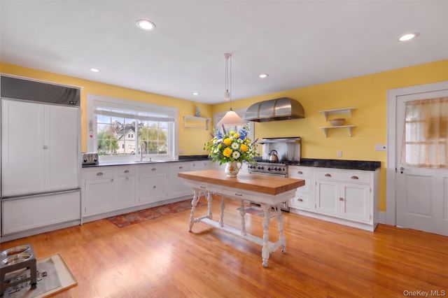 1 Dewey Avenue, Amityville, NY 11701