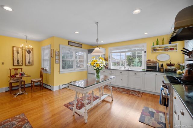 1 Dewey Avenue, Amityville, NY 11701