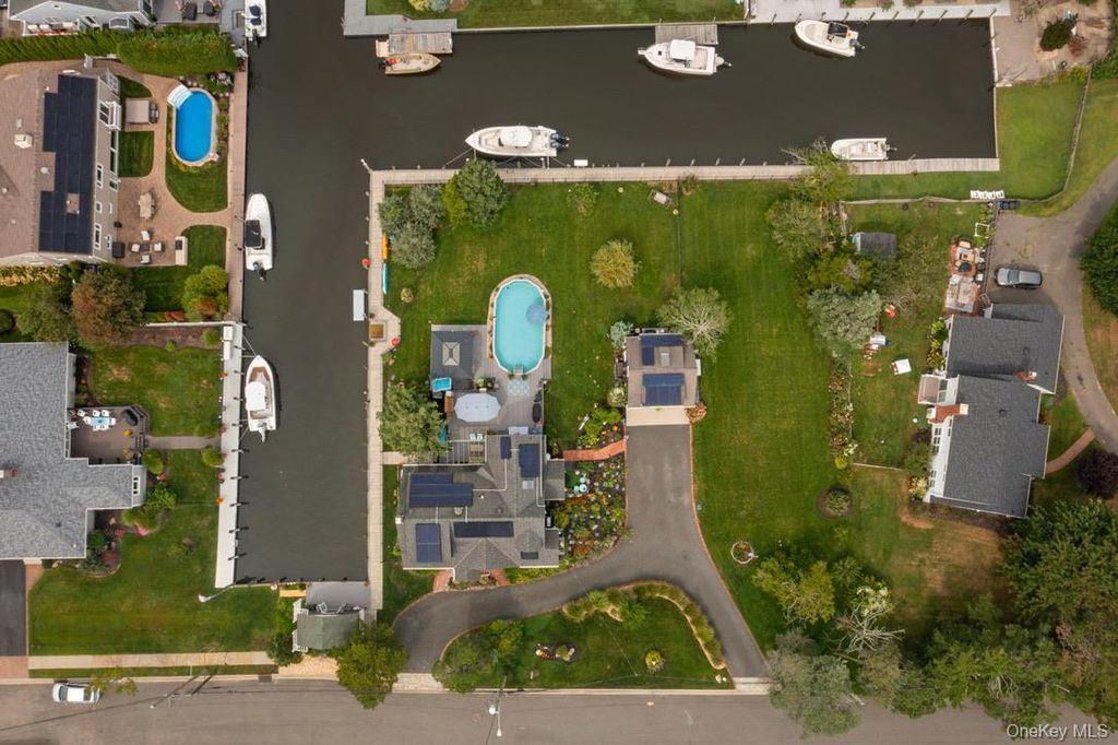 1 Dewey Avenue, Amityville, NY 11701 — photo 4