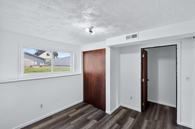 1927 E Hoffman Ave, Spokane Valley, WA 99207