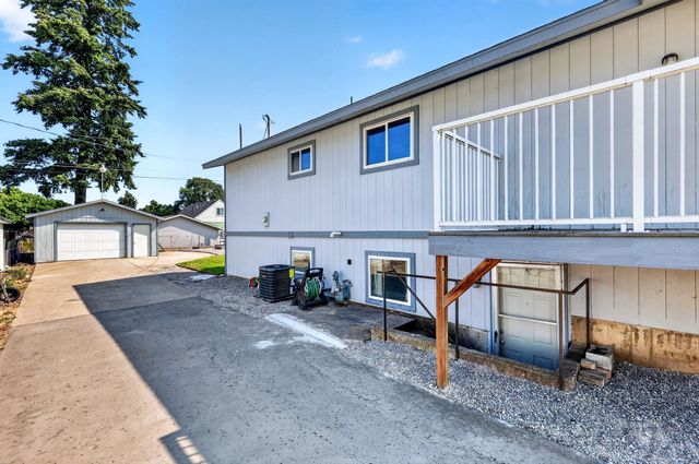 1927 E Hoffman Ave, Spokane Valley, WA 99207