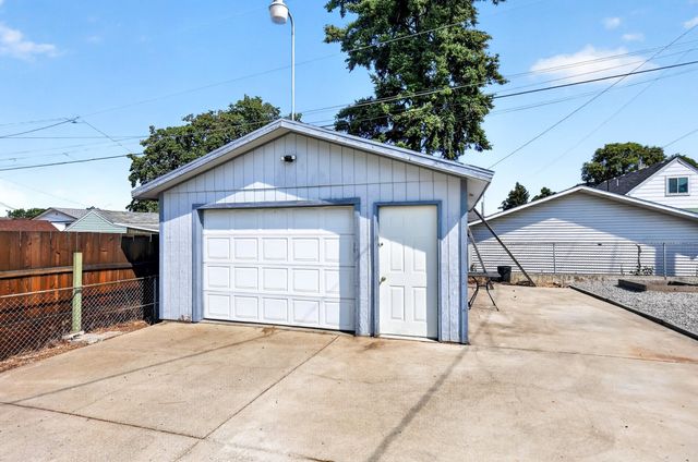 1927 E Hoffman Ave, Spokane Valley, WA 99207
