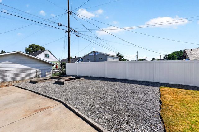 1927 E Hoffman Ave, Spokane Valley, WA 99207