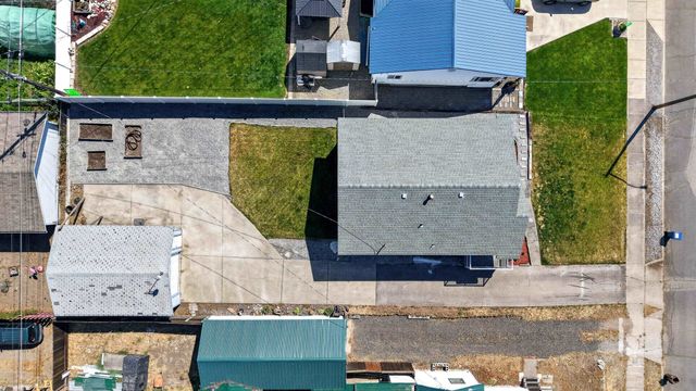 1927 E Hoffman Ave, Spokane Valley, WA 99207