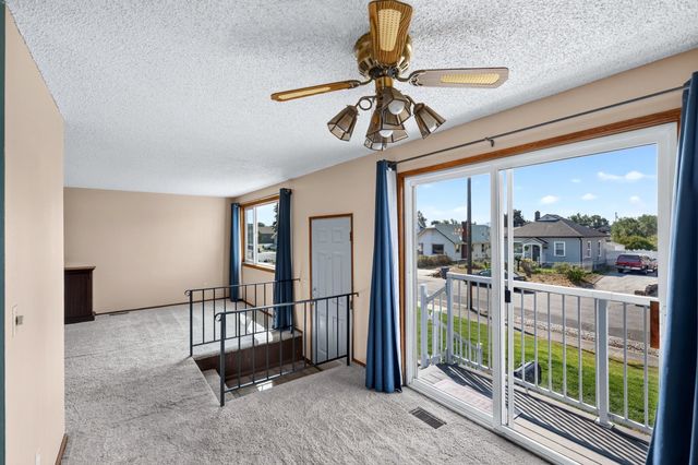 1927 E Hoffman Ave, Spokane Valley, WA 99207