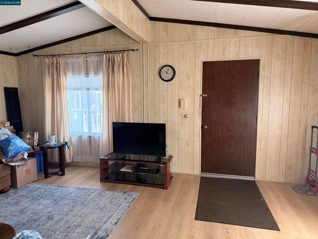 73 Donald LN, Concord, CA 94518