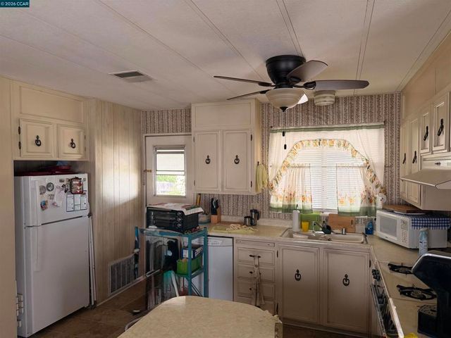 73 Donald LN, Concord, CA 94518