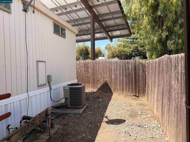 73 Donald LN, Concord, CA 94518