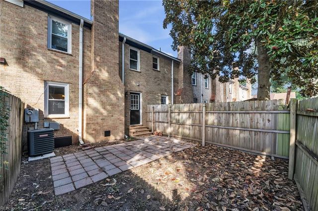 309 Middle Oaks DR, Chesapeake, VA 23322