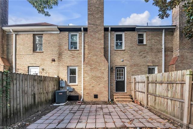 309 Middle Oaks DR, Chesapeake, VA 23322