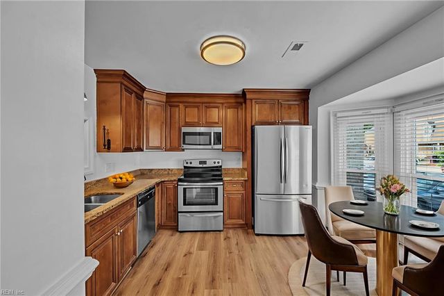 309 Middle Oaks DR, Chesapeake, VA 23322