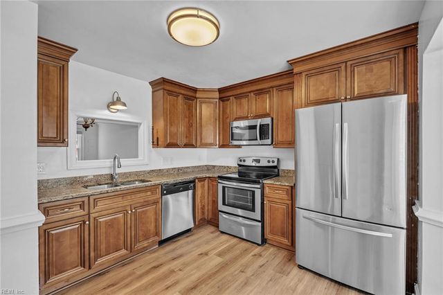 309 Middle Oaks DR, Chesapeake, VA 23322