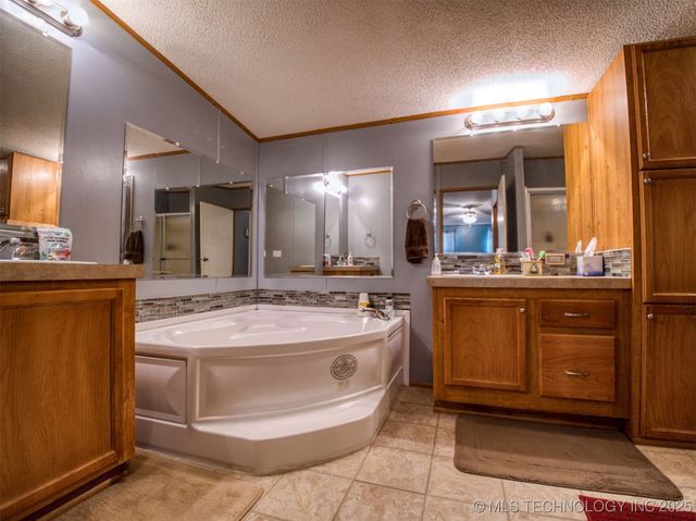 14108 Whispering Meadows Street, Kingston, OK 73439