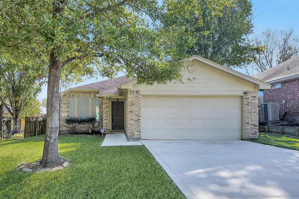 222 Lazy Lane, Montgomery, TX 77356