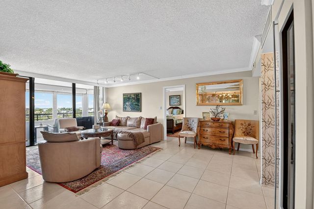 3589 S Ocean Boulevard 608, South Palm Beach, FL 33480