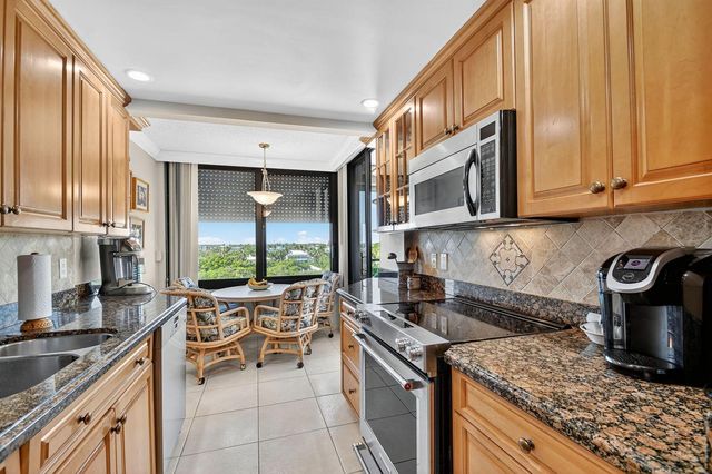 3589 S Ocean Boulevard 608, South Palm Beach, FL 33480