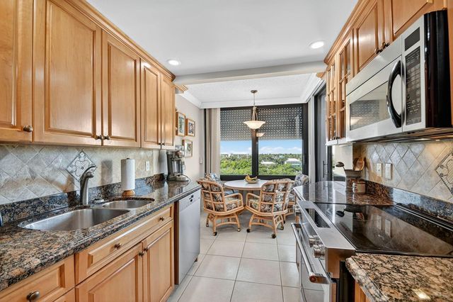 3589 S Ocean Boulevard 608, South Palm Beach, FL 33480