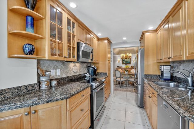 3589 S Ocean Boulevard 608, South Palm Beach, FL 33480