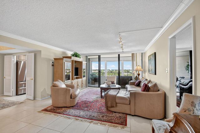 3589 S Ocean Boulevard 608, South Palm Beach, FL 33480