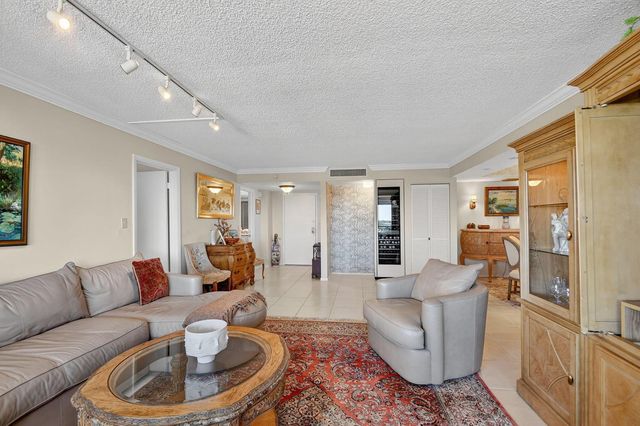 3589 S Ocean Boulevard 608, South Palm Beach, FL 33480