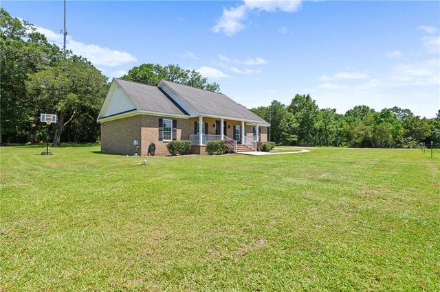 6141 Ranch Road E, Grand Bay, AL 36541