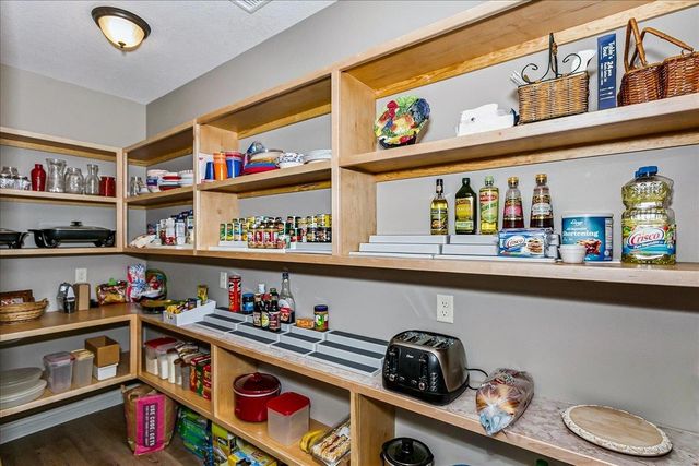 6537 W Collina St, Wichita, KS 67205