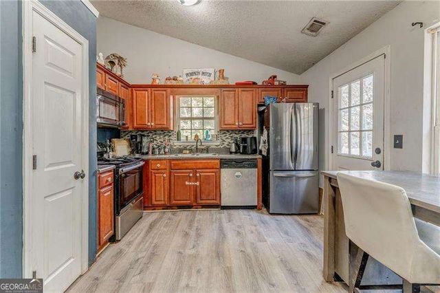 156 DOGWOOD GLEN Drive, Aragon, GA 30104