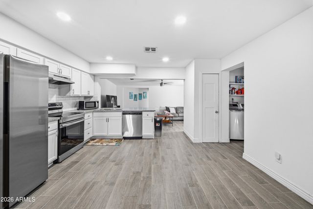 7811 W OREGON Avenue, Glendale, AZ 85303