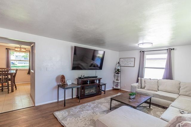 527 E WILSON AVENUE, Appleton, WI 54915