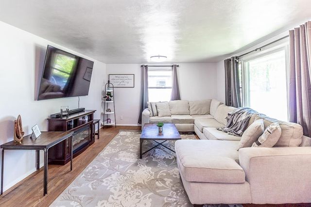 527 E WILSON AVENUE, Appleton, WI 54915