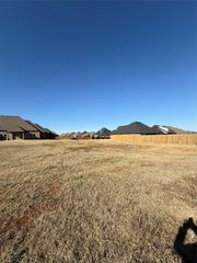 204 Braxton Way, Yukon, OK 73099