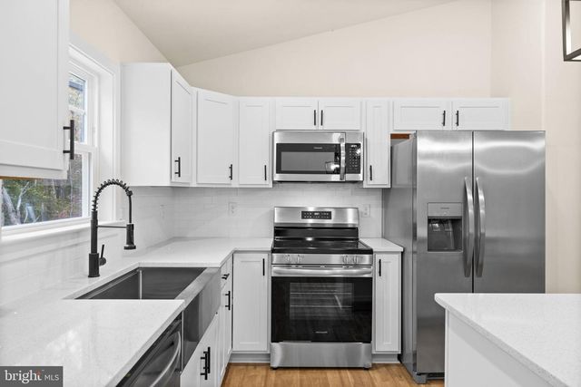 425 LAKE CAROLINE DR, Ruther Glen, VA 22546