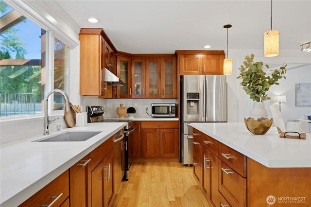 14213 SE 45th Place, Bellevue, WA 98006