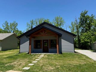 429 East South Street, Mountain Grove, MO 65711