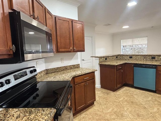 2555 Creekside Drive, Fort Pierce, FL 34981