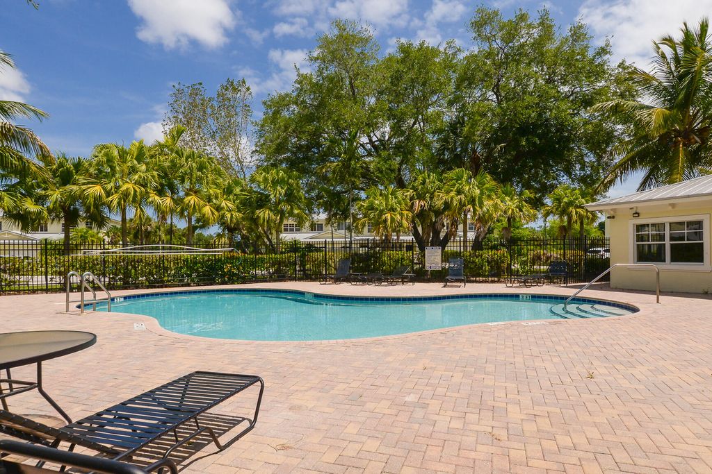 2555 Creekside Drive, Fort Pierce, FL 34981