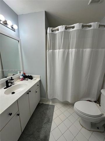 2298 NW 78th Ave 201, Pembroke Pines, FL 33024