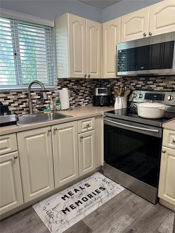 2298 NW 78th Ave 201, Pembroke Pines, FL 33024