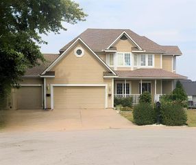 952 Maplewood Court, Grain Valley, MO 64029