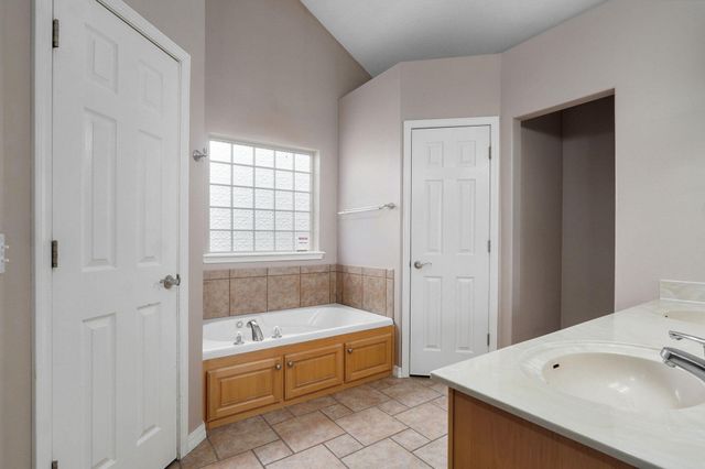 3582 N Thistlewood Court, Springfield, MO 65803