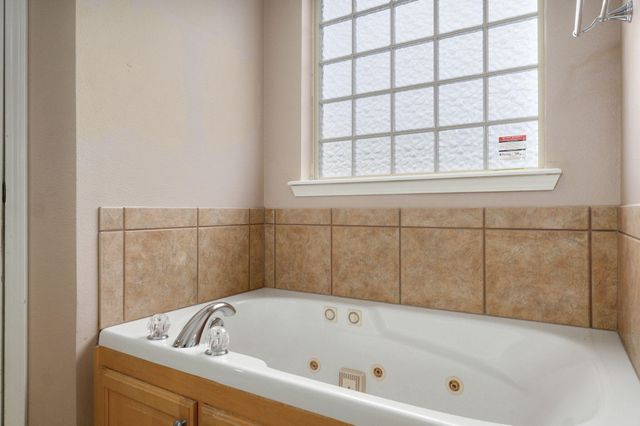 3582 N Thistlewood Court, Springfield, MO 65803