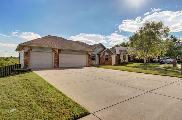 3582 N Thistlewood Court, Springfield, MO 65803