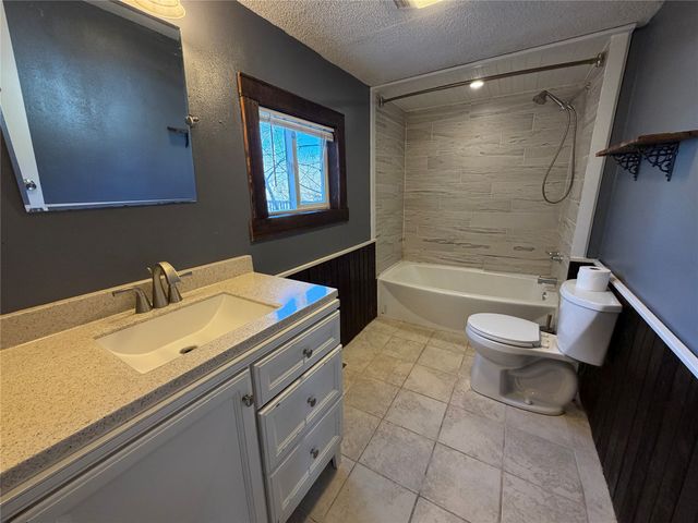 950 Main Street, Stanhope, IA 50246