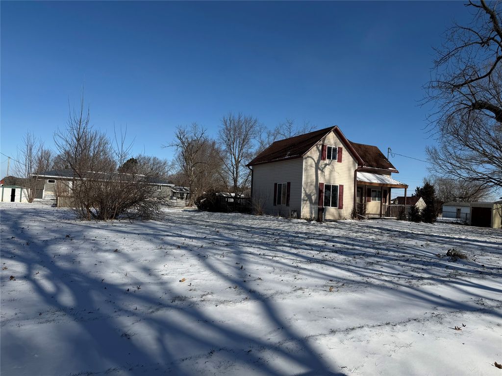 950 Main Street, Stanhope, IA 50246