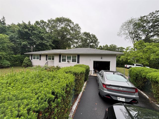 72 Fanning Boulevard, Riverhead, NY 11901